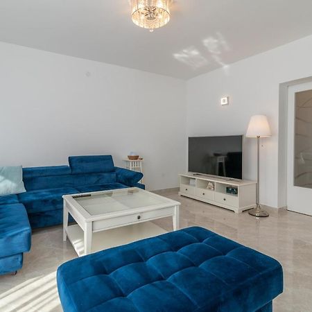 Oleandar Apartment Трогир Екстериор снимка