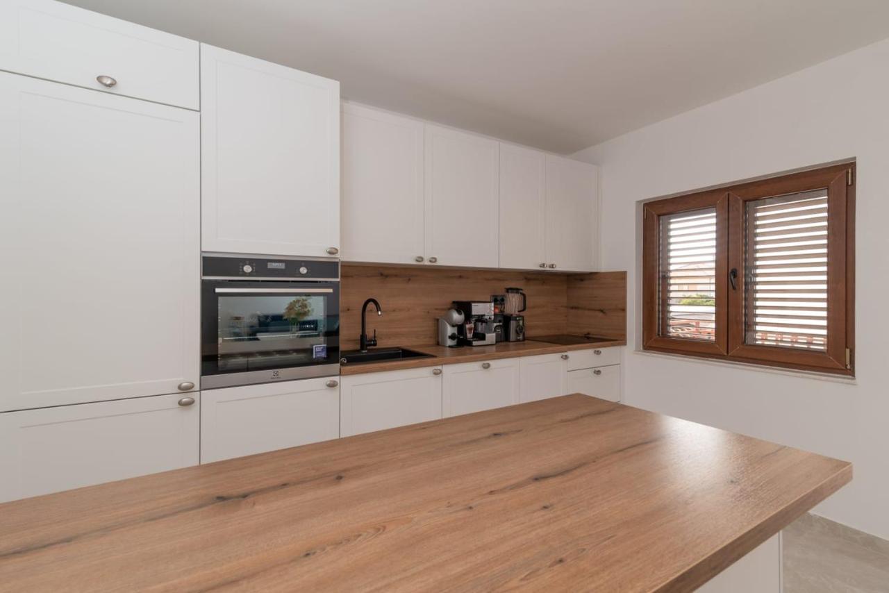 Oleandar Apartment Трогир Екстериор снимка