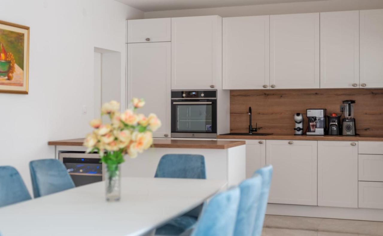 Oleandar Apartment Трогир Екстериор снимка