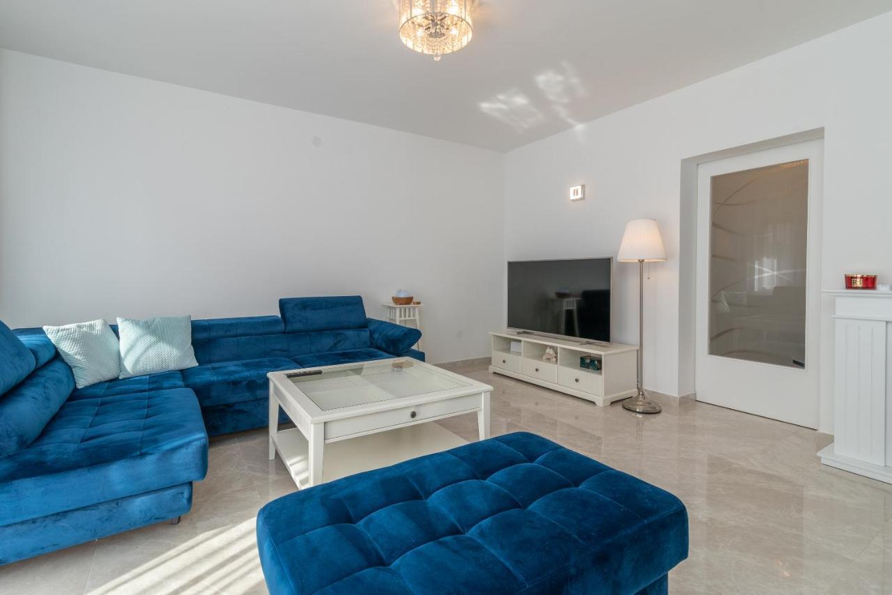 Oleandar Apartment Трогир Екстериор снимка